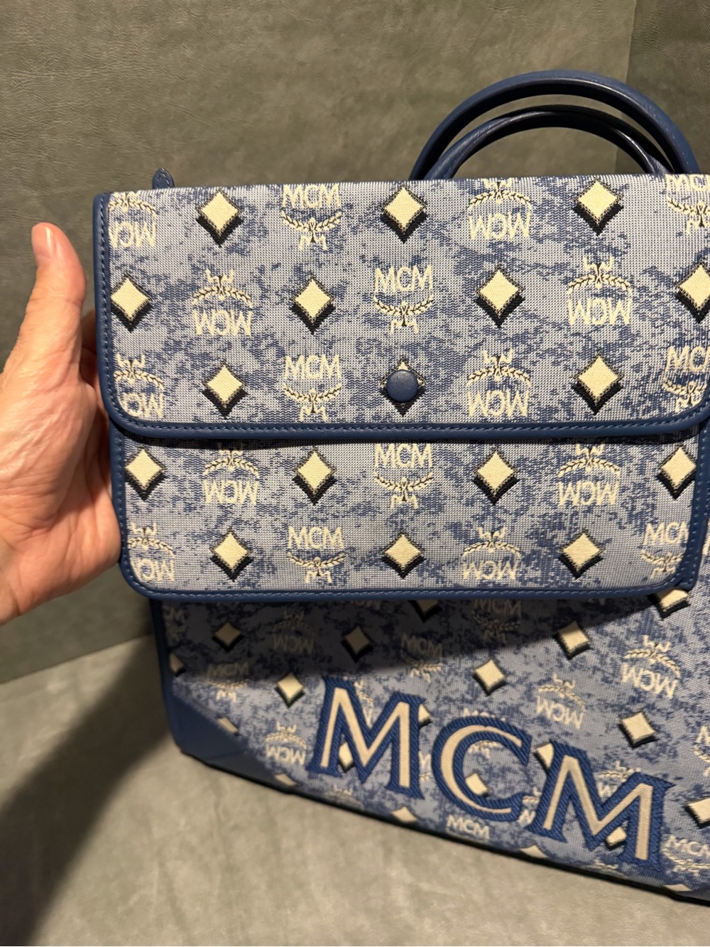 MCM Jacquard Monogram Munchen Extra Large Tote Bag with Pouch & Shoulder Strap - Picture 3 of 16